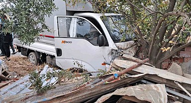 Hızını alamayıp bahçe duvarına çarptı