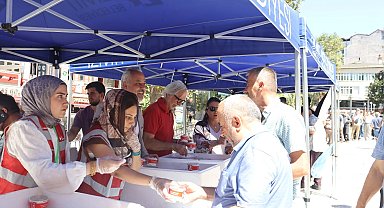 İzmit depremde hayatını kaybeden vatandaşları unutmadı