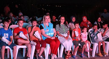İzmit'te Yassıbağlı miniklerin sinema keyfi