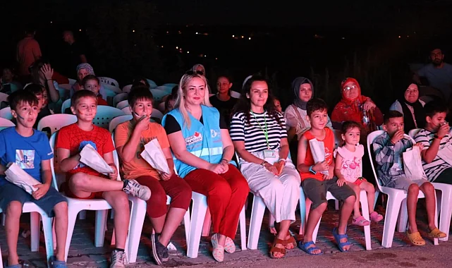İzmit'te Yassıbağlı miniklerin sinema keyfi