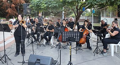 İzmit'te Yaz Akşamları Türkçe Pop konseriyle devam etti 