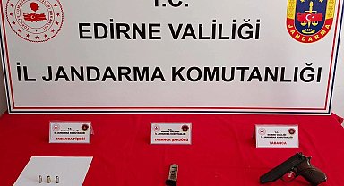 Kaçakçılık operasyonunda ruhsatsız tabanca ele geçirildi