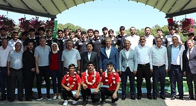 Kayseri Şekersporlu mili güreşçiler için ödül töreni