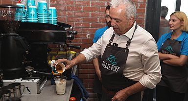 Nilüferliler'in yeni buluşma noktası 'Nilbel Kafe' hizmette... Kahveler Başkan'dan