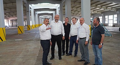 Orhangazi Belediye Başkanı Bekir Aydın, Kapalı Pazaryeri Tadilat Çalışmalarını Yerinde İnceledi