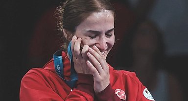 Paris 2024'teki ilk güreş madalyamızı Buse Tosun Çavuşoğlu kazandı