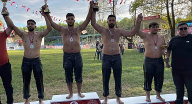 Sakarya'nın pehlivanları Tarihi Akbalık Güreşleri'ne damga vurdu