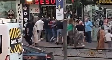 Sokak Ortasında Birbirlerine Girdiler