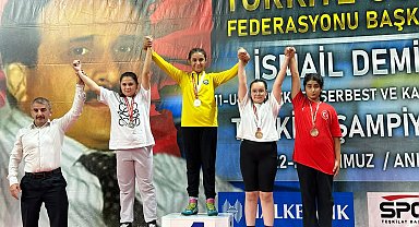 Türkiye şampiyonu Derin Enginar'dan MHP İl Başkanlığı'na ziyaret
