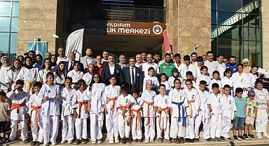 Yıldırım Gençlik Merkezi Mezunlarını Verdi