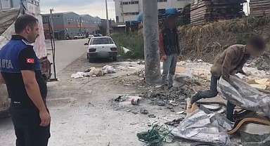 Zabıta, Çevreyi Kirleten Kişilere Mıntıka Temizliği Yaptırdı