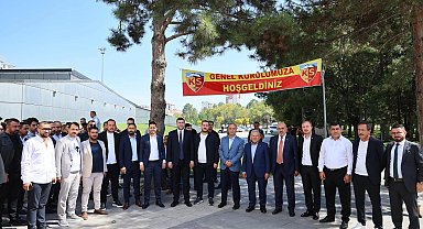 Başkan Büyükkılıç Kayserispor'un Olağanüstü Genel Kurulu'na katıldı