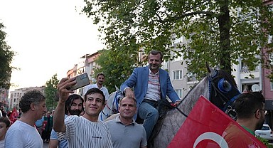 Başkan Işık, Atlı Kortejin Başını Çekti
