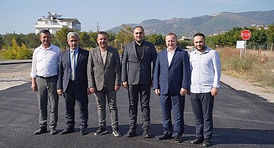 Başkanlar , Yeniköy Mahallesi Sıcak Asfalt Çalışmasını Yerinde İnceledi