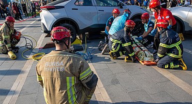 Bursa Büyükşehir İtfaiyesi’nden gerçeği aratmayan tatbikat