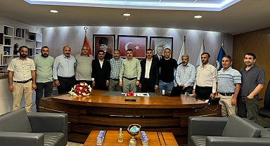 Erzurumlular Başkan Yılmaz'ı makamında ziyaret etti