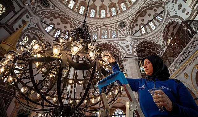 İstanbul'da 44 tarihi camiye rutin temizlik