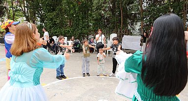 İzmitli minikler Kapanca Sokak Festivalinde doyasıya eğleniyor