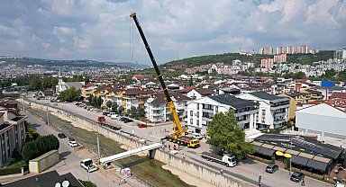 Kocaeli'de Yahya Kaptan'a yapılan yaya köprüsü hız kazandı