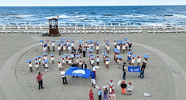 Mavi Bayraklı plajda öğrencilerden anlamlı etkinlik