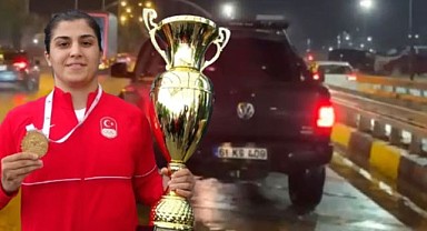Milli Boksör Busenaz Sürmeneli'ye Trafikte Tokat Atan Maganda Tutuklandı