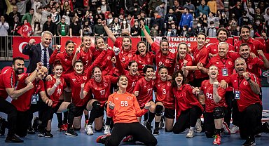 Prontotour, 'Kadın Hentbol Milli'lerin resmi sponsoru oldu