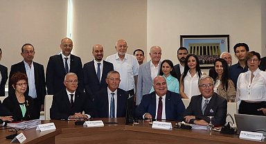 Sanayiye gri yakalı güç geliyor