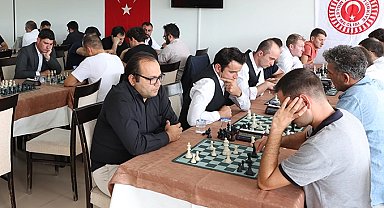 TBMM'de satranç zamanı
