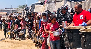 Türk Kızılay'dan kıtlığın eşiğindeki Gazze'ye gıda desteği