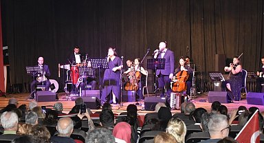 101'nci yılda Karadeniz Ereğli'de İzmit Belediyesi Kent Orkestrası rüzgarı