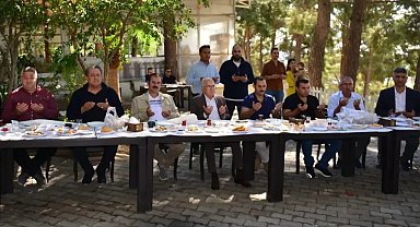 Antalya Kumluca Belediyesinden muhtarlara kahvaltı etkinliği