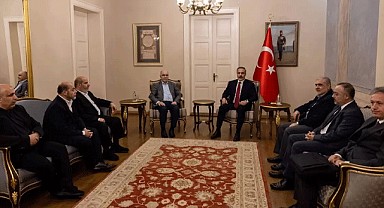 Bakan Fidan, Hamas üyeleriyle bir araya geldi