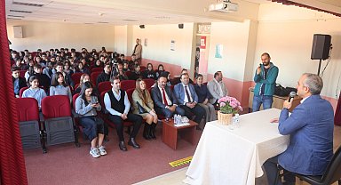 Başkan Çiftçi, Kariyer Günleri'nde gençlerle buluştu