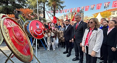 CHP Bursa İl Başkanlığı 29 Ekim Çelenk sunma töreni gerçekleşti