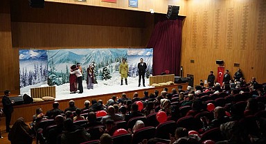 Cumhuriyet’e Sahneden Vefa: Orhangazi’de Unutulmaz Tiyatro Gecesi