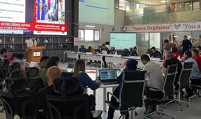 Depremde 3 binada kısmi çökme yaşandı... Malatya'da eğitime 1 günlük ara