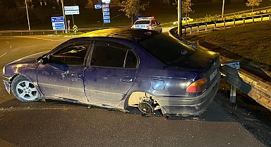 Düzce'de polise 'dur'mayan sürücüyü kaza durdurdu!