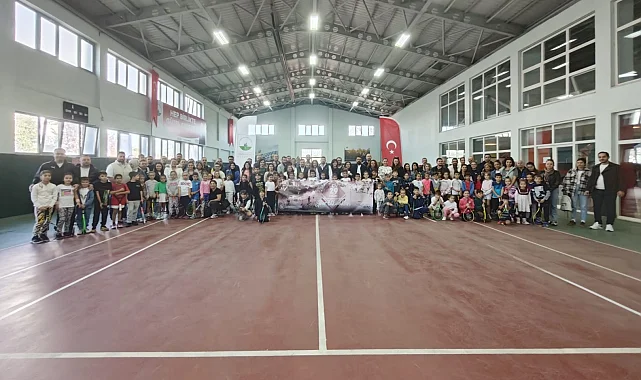 Geleceğin şampiyon raketleri korta çıktı