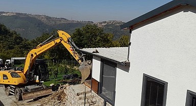 Gökçeören’de kaçak bir villa daha yıkıldı