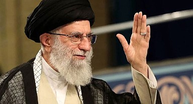 İran Dini Lideri Hamaney Meydan Okudu !