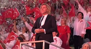 İzmit, Cumhuriyetin 101'inci yılını Soner Arıca ile kutladı