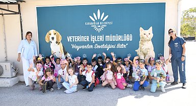 Karabağlar'da çocuklar can dostlarıyla çok mutlu