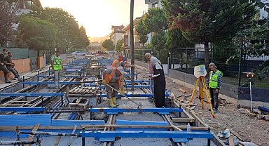 Kocaeli Alikahya Tramvayı'nda ray betonları dökülüyor