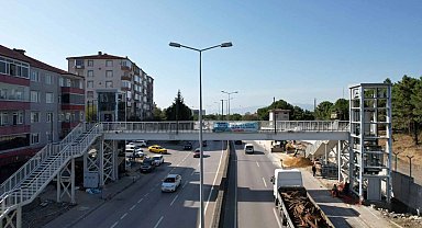 Kocaeli'de Sezai Karakoç üstgeçidinin asansör kuleleri tamam