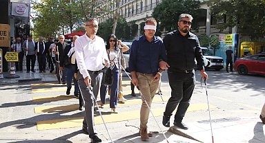 Manisa'da 'beyaz baston'la farkındalık yürüyüşü