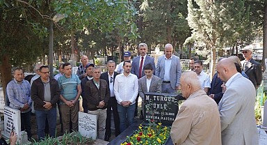 Orhangazi’de Bir Değer: Aydın, Turgut Ünlü’nün Vefatının 16. Yılında Anma Törenlerine Katıldı