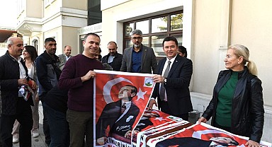 Osmangazi Belediyesi 10 bin Ata Posteri dağıtıyor