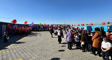 Umut Konteyner Kent İlk ve Ortaokulu'nda 29 Ekim Cumhuriyet Bayramı kutlandı
