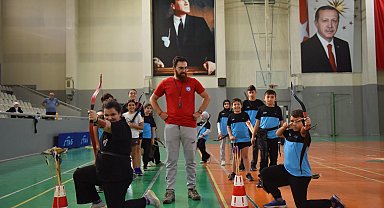 Yıldırım'da miniklere okçuluk eğitimi