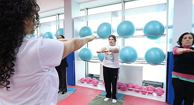 11 ayda 17 kilo verdi, 20 yıllık montu yeniden giydi